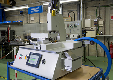 PININSERT 2100 用于PCB插入的半自動插針設備